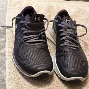 Woman gym shoes by Under Armor size 11 Charged plum violet fabric